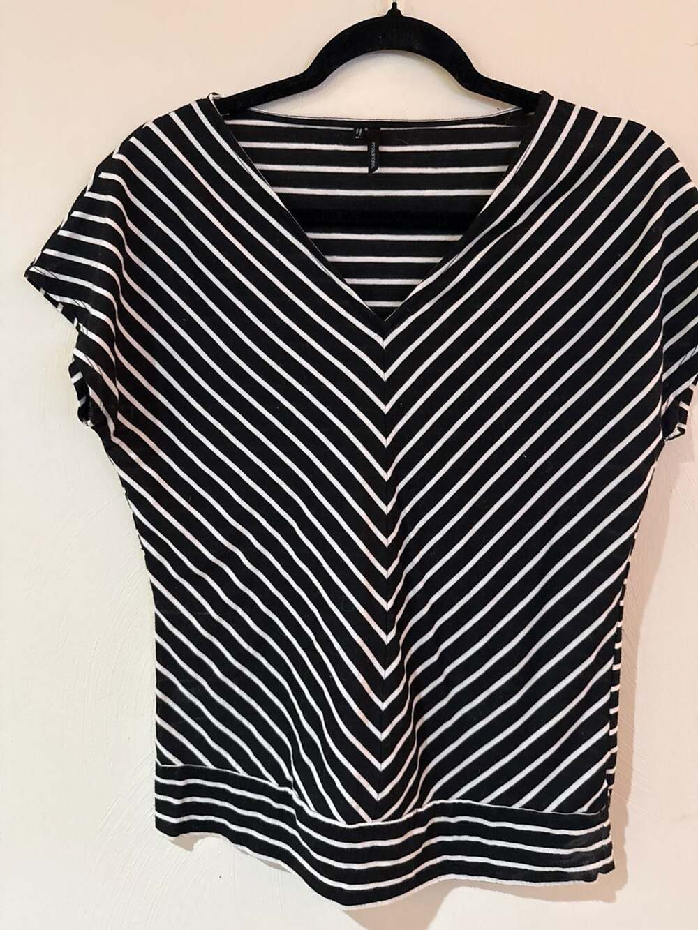 Maurices Women’s Medium Black White Striped V Neck Chevron Short Sleeve Top
